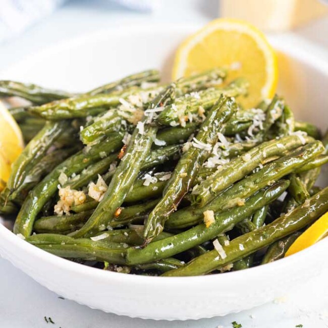 Green beans with garlic and Parmesan roasted served in a bowl