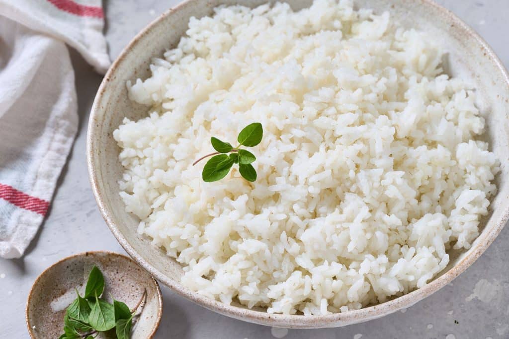 Cooked white rice in a white bowl 