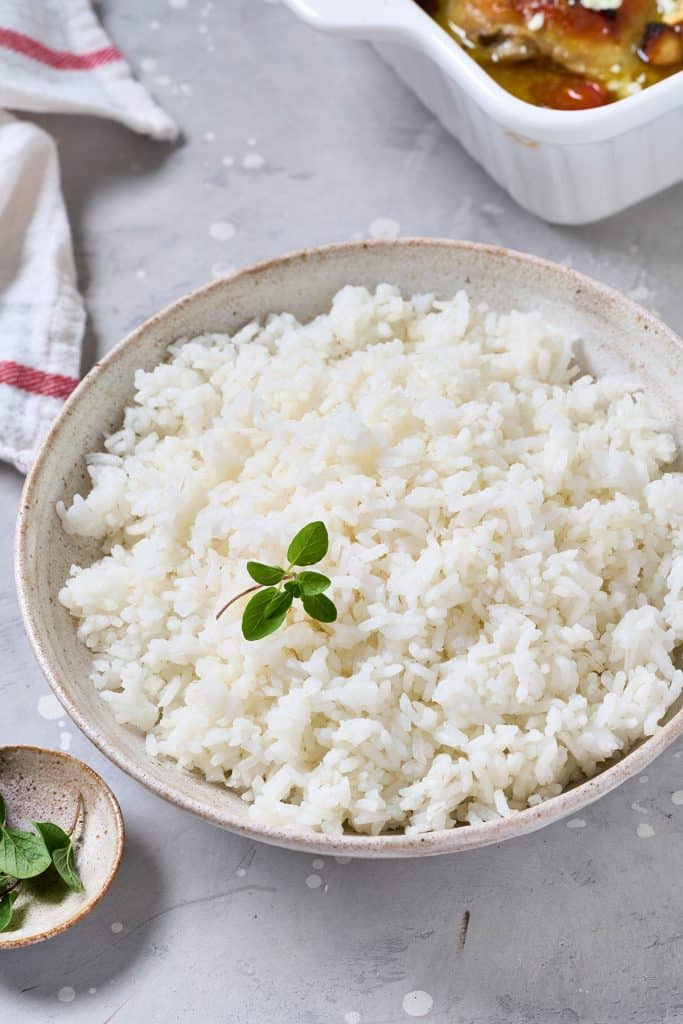 Cooked white rice in a serving bowl.