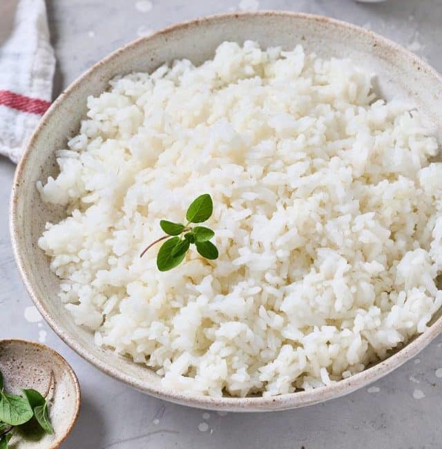 Cooked white rice in a serving bowl.