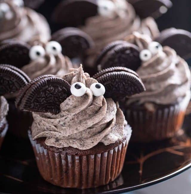 Cupcakes with cookies and cream frosting on a cake platter