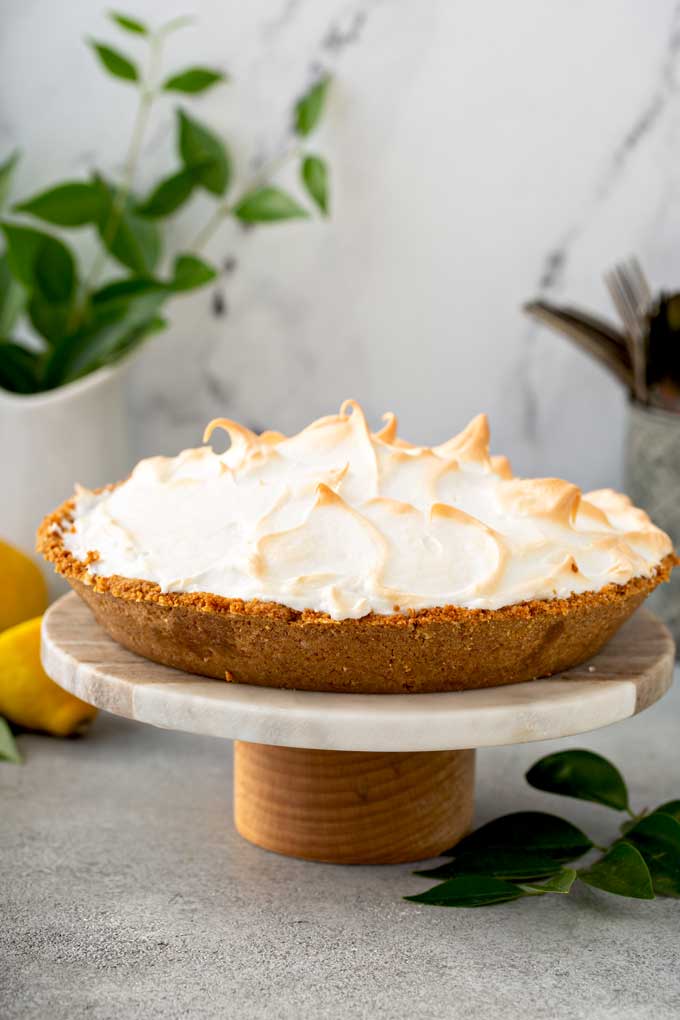 A whole meringue pie on a cake stand