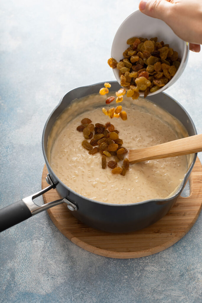 adding golden raising to the arroz con leche