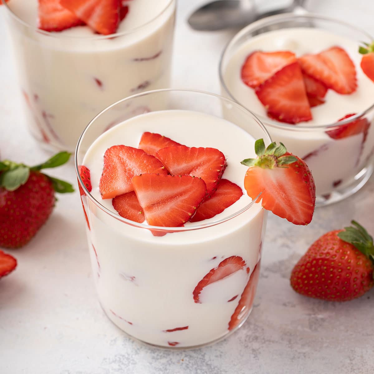 Fresas con Crema (Strawberries and Cream) - Lemon Blossoms