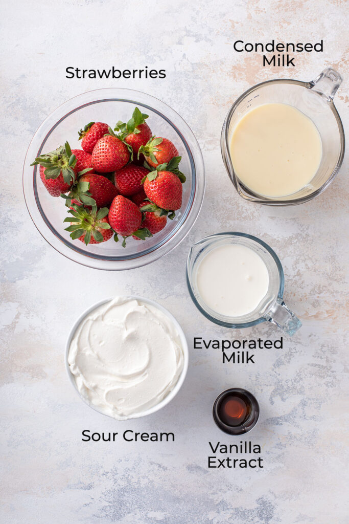 Ingredients to make Mexican Fresas con crema dessert.