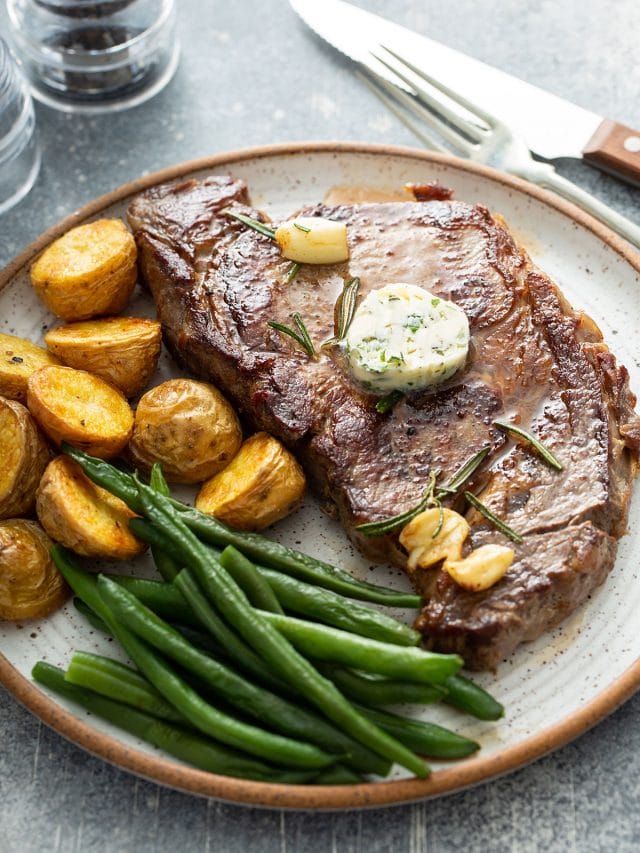 How to Cook the Perfect Steak (Pan Seared Steak)