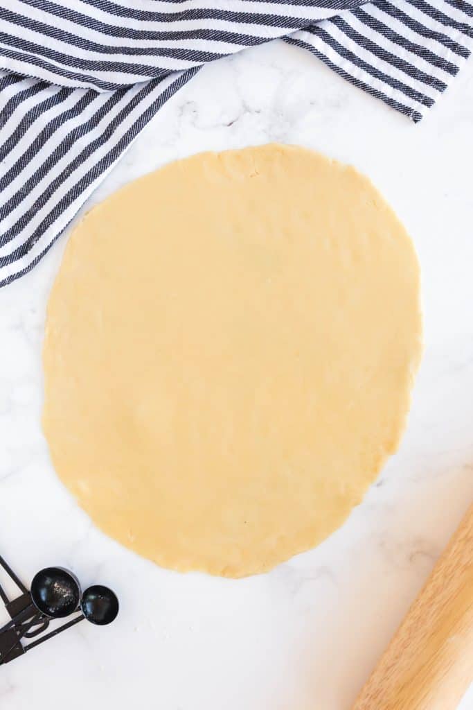 a circle of pie crust dough