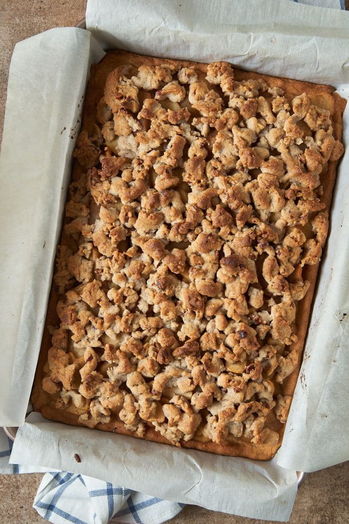 top view of a baking dish with apple pie 