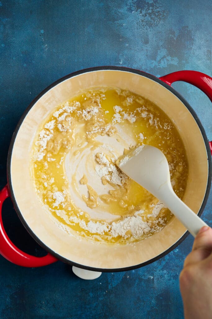 Cooking a roux in a pot